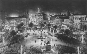 Black and white illustration of Buenos Aires at night, full of mingling people, lights, and palm trees.
